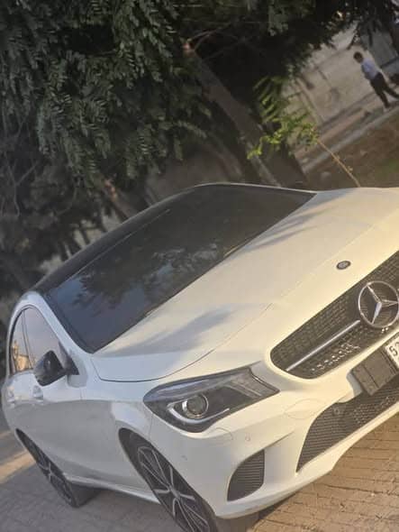 مرسيدس سي ال ايه 200 2015